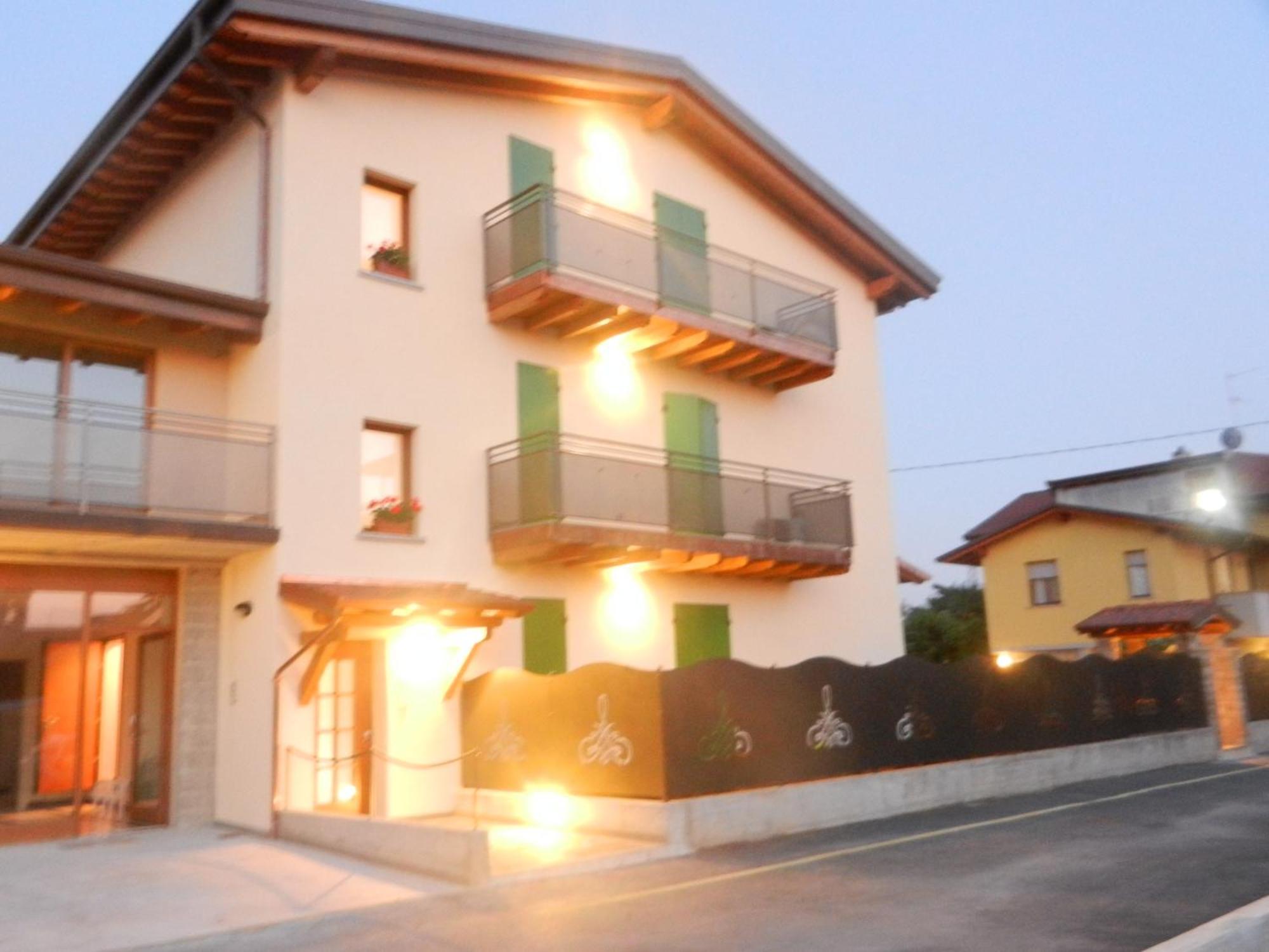 B&B Ad Hoc Costa di Mezzate Buitenkant foto